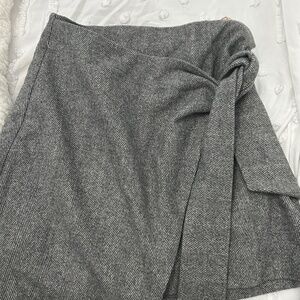 Aritzia skirt